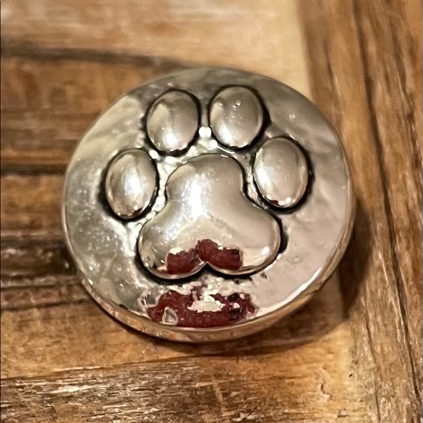 Magnolia Vine 18mm Dog Paw Snap 10$
